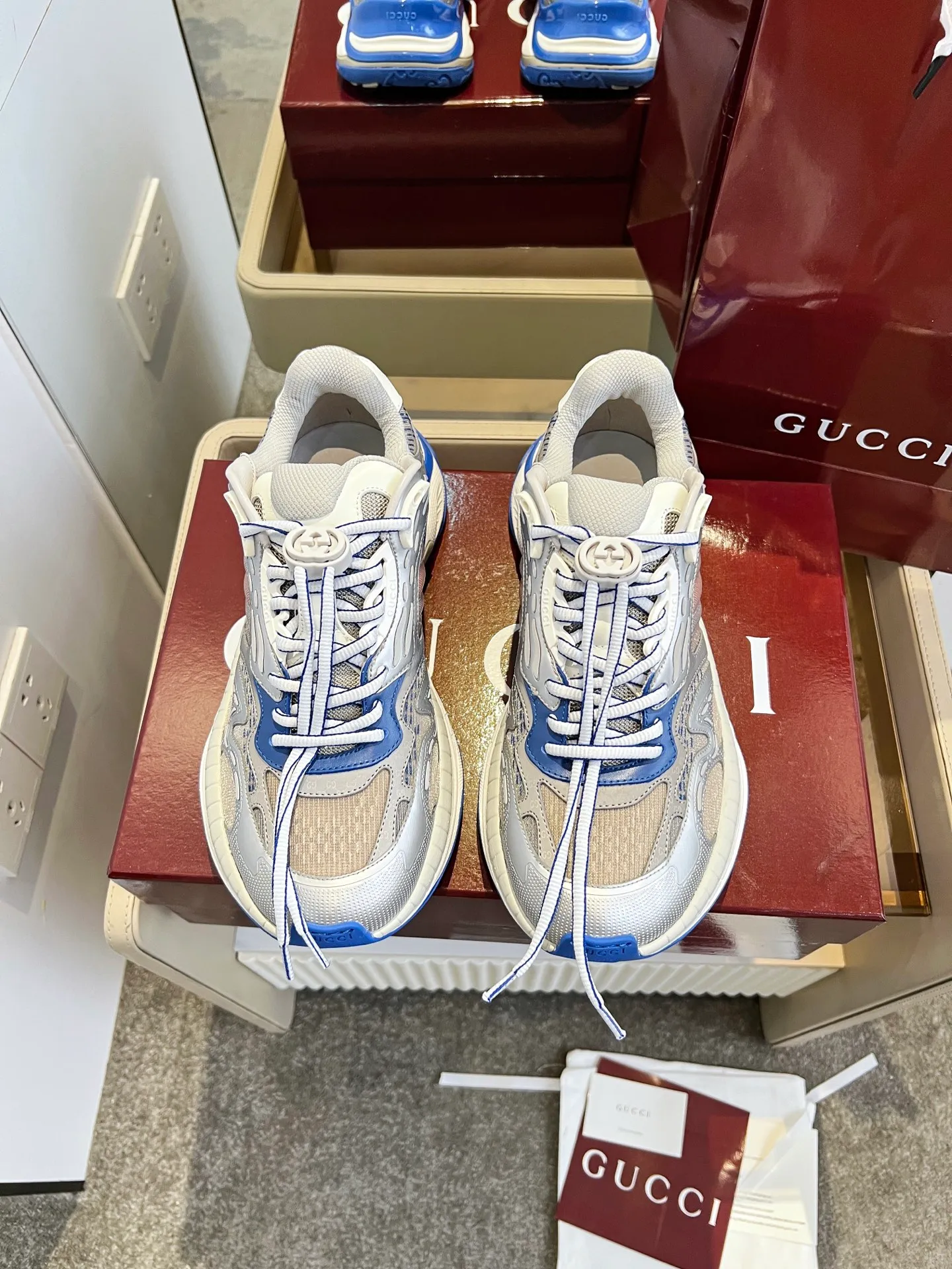 [G Home] P: 900💰 Only men’s models, Size::39-46, (46 customized) 2025Gucci couple series 2.0 sports shoes are made with heavy investment❤️‍🔥❤️‍🔥❤️‍🔥Renewed interpretation of the brand's iconic striped webbing elements😍😍When retro genes collide with futuristic design🎊🎊This new pair of Gucci shoes directly reaches the trend threshold💥 ✔️Color combination of caron contrast + classic stripes, GG reflective piping, visual impact, and comes with a high-light filter for street use ✔️ The structure is multi-layered with different materials, mesh is breathable, leather is shaped, and the outsole is a combination of EVA foam and TPU 😍😍😍Fashion and practicality are both online ✔️ Detailed double G midsole + iconic double G lock shoelaces, retro DNA is crazy and restless, and every step is based on the trendy aesthetic ❤️❤️❤️